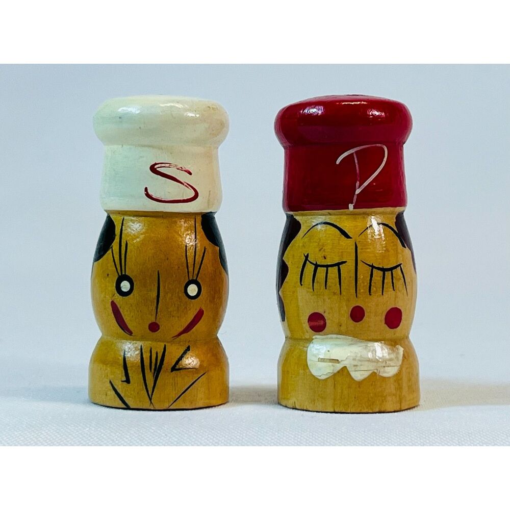 VTG Miniature Salt Pepper Shakers Wood Chefs Hats Boy Girl Japan Cork